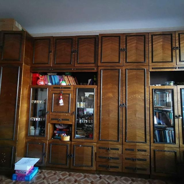 Реставрація старої стінки: креативні ідеї декору та оновлення інтер'єру.