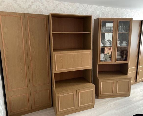 Ідеї декору: перетворена стара меблева стінка в сучасному просторі, DIY проєкт.