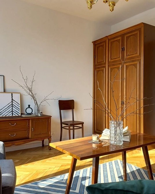 Переробка меблів: ідея, як інтегрувати стару стінку в сучасний дизайн інтер'єру.