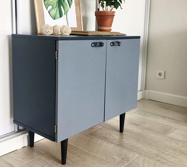 Відновлення тумбочки: перефарбування, додавання нових ручок та декоративних елементів.