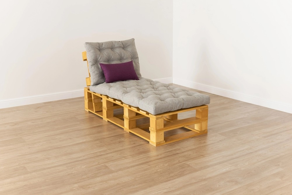 Простий у виготовленні диван з піддонів: покрокова інструкція та натхнення