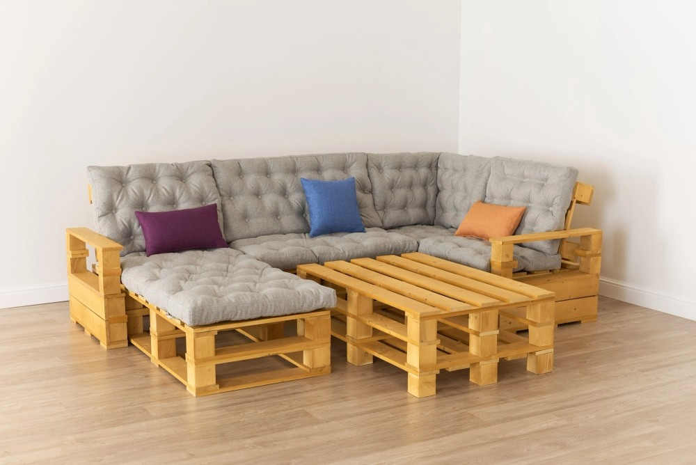 Надихаючі ідеї для диванів з дерев'яних піддонів: зроби сам вдома