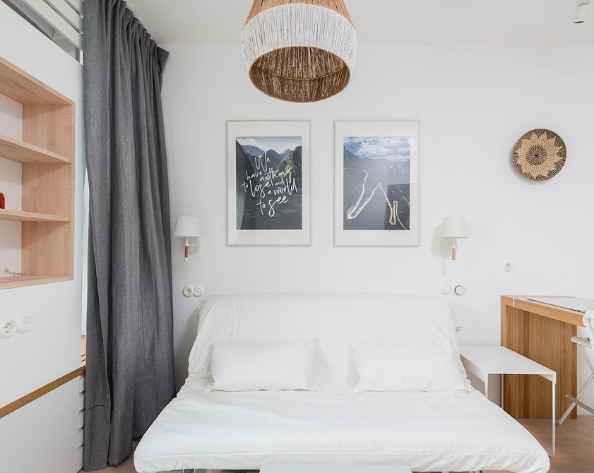 Сучасний диван з піддонів, зроблений своїми руками, для стильного інтер'єру.