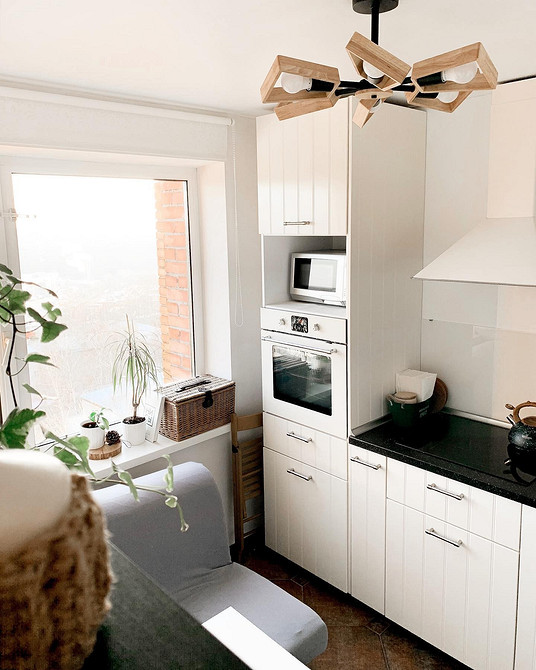 Зручний кухонний диван: вдалий вибір матеріалів, кольорів та функціональності для вашої кухні.