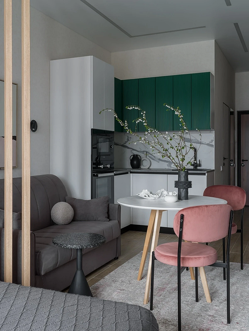 Кутовий диван з водовідштовхувальною оббивкою для маленької кухні: практичне рішення з комфортом.