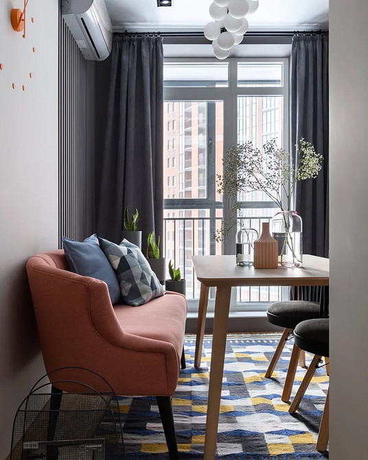 Оригінальний кухонний диван підкреслить індивідуальність та унікальний стиль вашої кухні, вражаючи гостей.