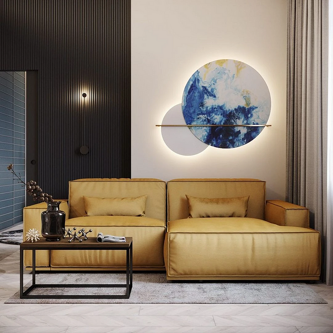 Стильний монохромний дизайн вітальні з сірим диваном, журнальним столиком та килимом.