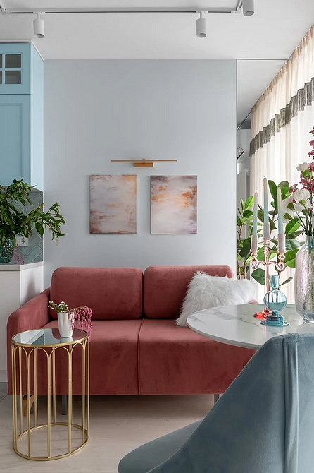 Розкішний оксамитовий темний диван в класичному інтер'єрі: вибір дивану 2026.