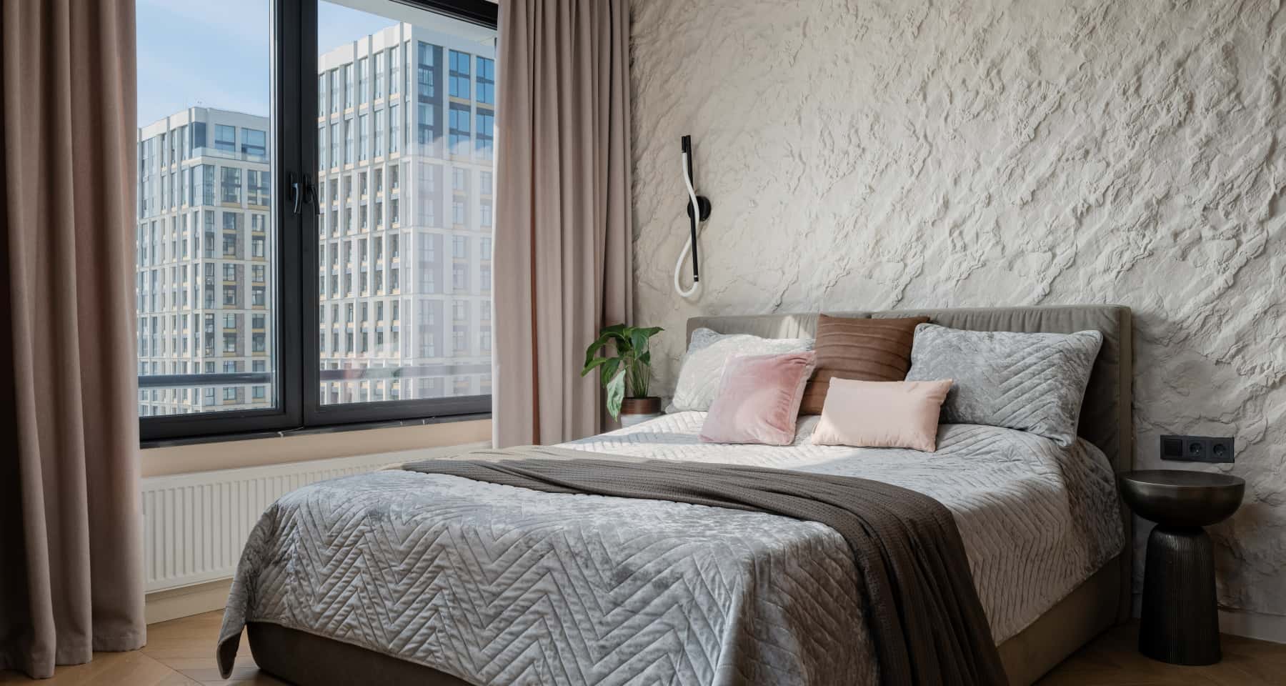 Сучасний дизайн трикімнатної квартири 2026 у мінімалістичному стилі з акцентом на простір.