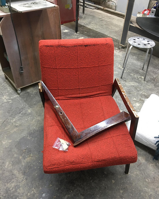 Трансформація старого столу: ідеї реставрації меблів своїми руками для дому