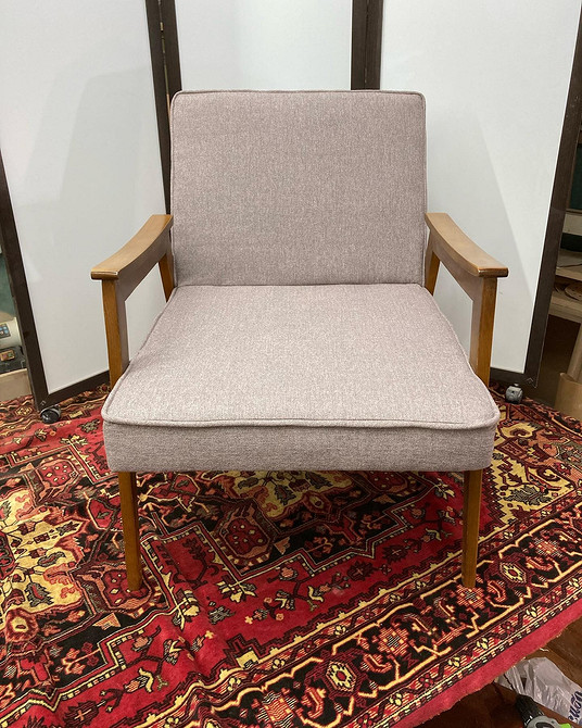 Реставроване старе крісло: переробка меблів для оновленого та затишного інтер'єру