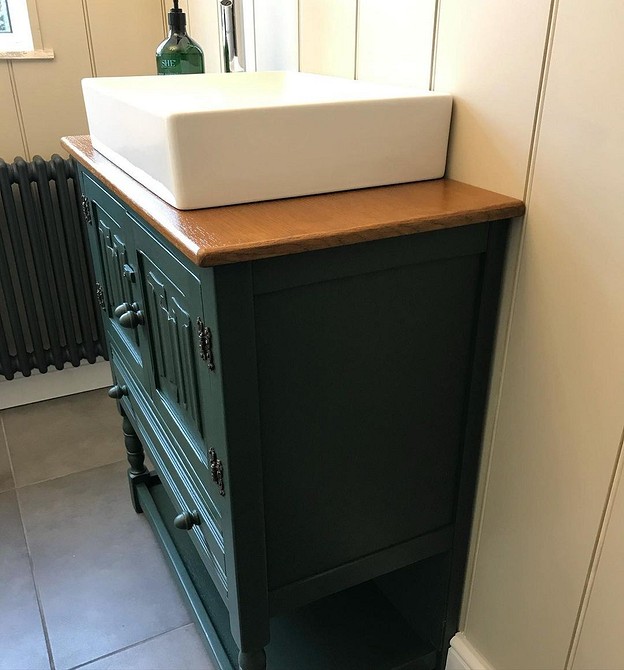 Оновлення старого ліжка: реставрація та переробка меблів для сучасного інтер'єру.