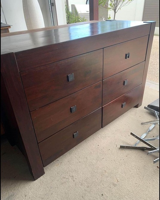 Реставрація дерев'яного столу: відновлення меблів та оновлення інтер'єру своїми руками.