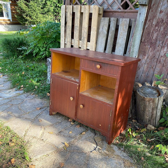 Оновлення старого ліжка: приклад реставрації та декорування меблів своїми руками.