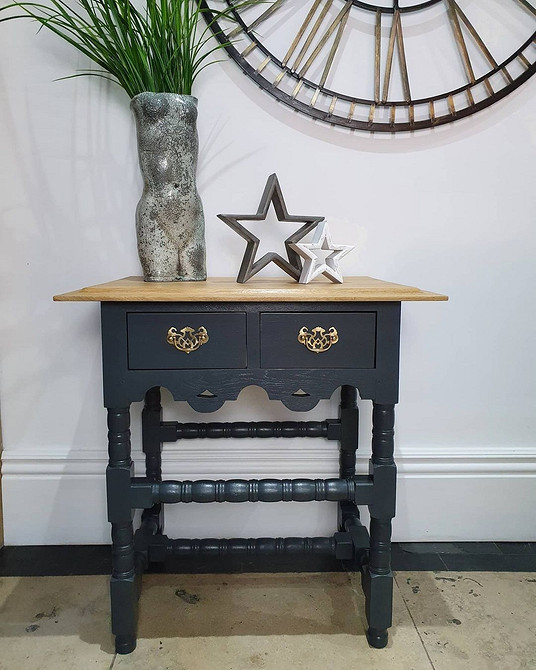 Оновлення старої тумбочки: реставрація та фарбування меблів, приклад до і після.