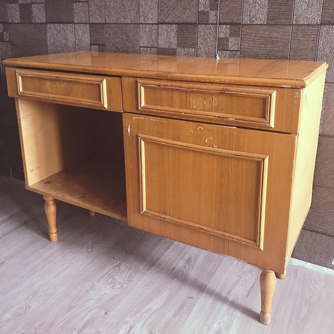 Реставрація крісла: приклад оновлення м'яких меблів, вигляд до та після реставрації.