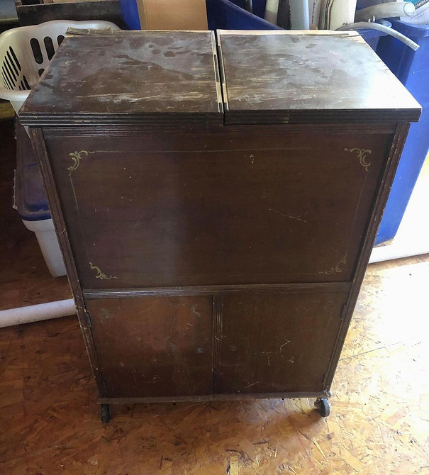 Приклад реставрації столу: оновлення меблів в домашніх умовах, порівняння до і після.