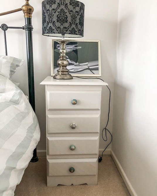 Фото оновлених меблів: приклад реставрації старої шафи своїми руками, фарбування та декор.