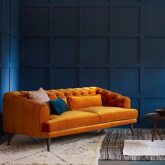 Диван як елемент дизайну Яскравий диван як ключовий елемент дизайну інтер'єру, що виражає емоції та стиль.