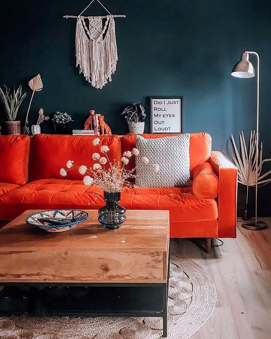 Рожевий диван: ніжність Стильний рожевий диван в скандинавському інтер'єрі, що додає ніжності.