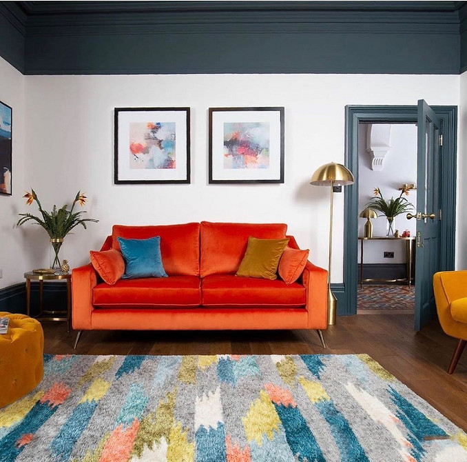 Диван 2026: тренд Дизайн інтер'єру 2026: яскравий диван як ключовий елемент створення затишку.