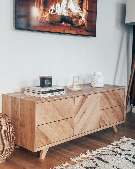 Затишна спальня з меблями з натуральної сосни в еко стилі 2026