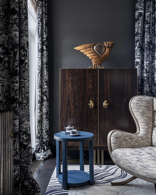 Темні кольори дерева в дизайні інтер'єру: актуальні тренди 2026 року