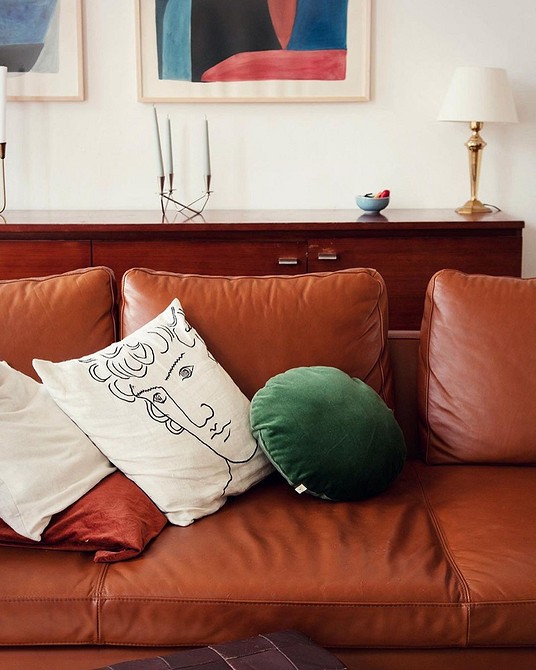 Нове життя старим речам Реставрація вживаних меблів: як дати нове життя старим предметам інтер'єру.