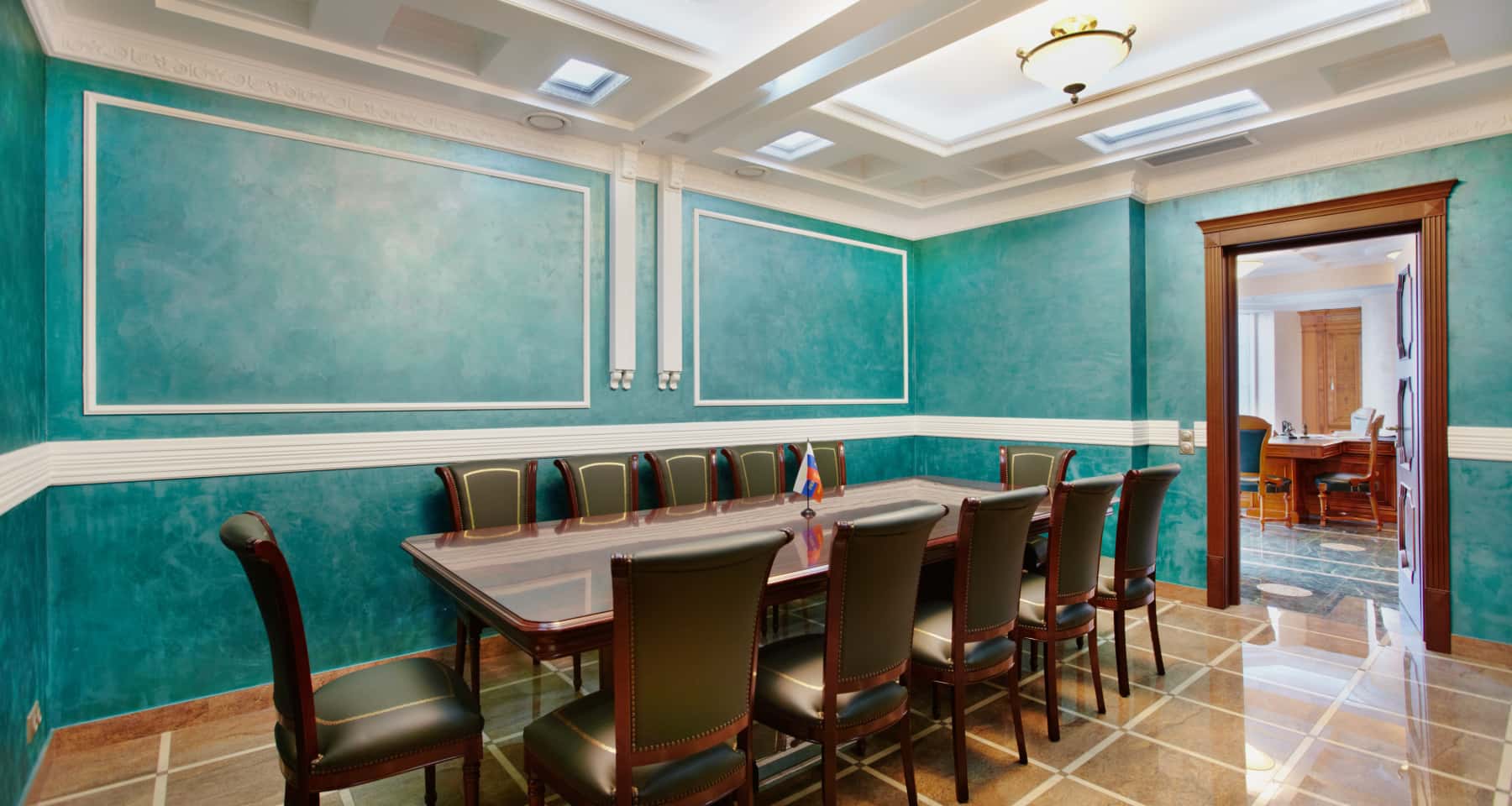 Офісні приміщення: ергономічний та стильний офісний простір після ремонту.