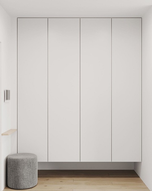 Антитренд 2024: шафа з глянцевими фасадами та великою кількістю фурнітури.