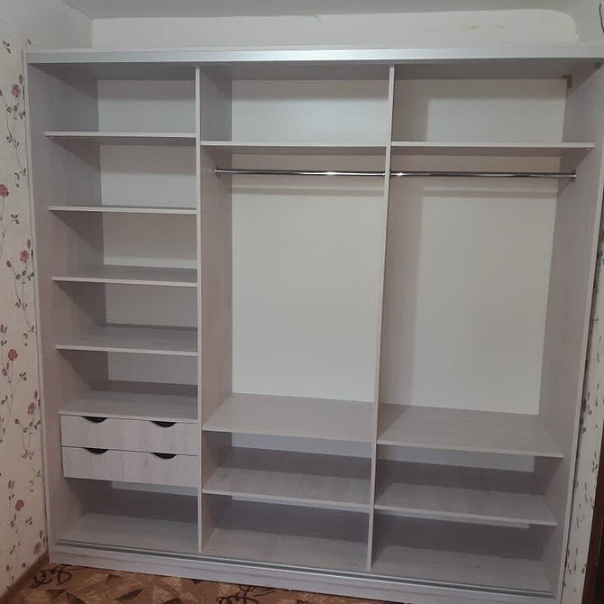 Шафа із застарілим дизайном: не варто купувати у 2024 році.