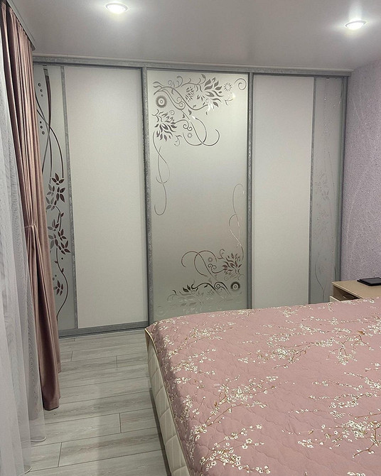 Шафа - антитренд 2024: приклад невдалого дизайну для сучасної квартири.