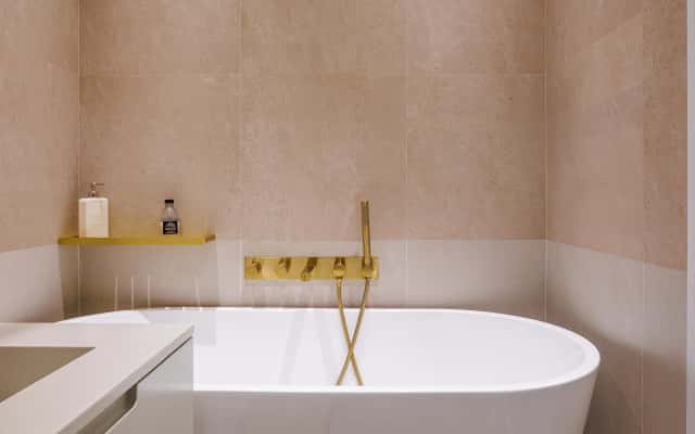 Стильний інтер'єр київської квартири 95 м² з використанням натуральних матеріалів.