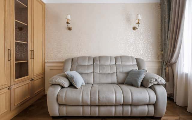 Освітлення у київській квартирі: неокласичний стиль 95 м² в сучасному виконанні 2026.