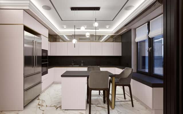 Сучасний дизайн квартири в Києві після ремонту з продуманим плануванням простору.