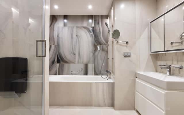 Квартира-студія 95 м² в Києві: дизайн з використанням натуральних матеріалів та неокласики.