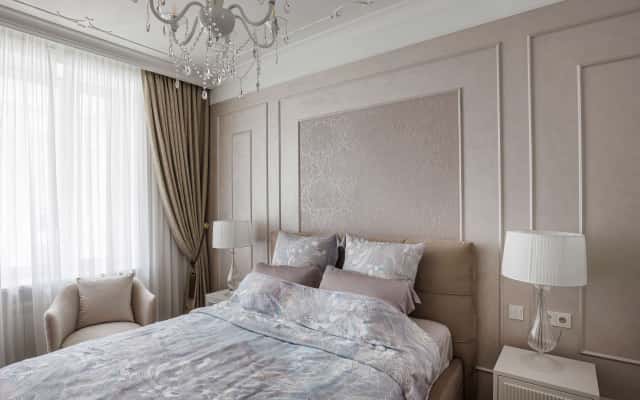 Кухня в неокласичному стилі з сучасними акцентами у квартирі 95 м² в Києві.