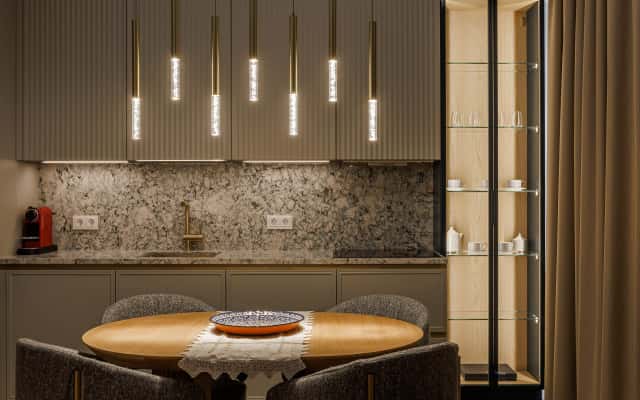 Простора квартира-студія 95 м² в Києві: сучасний дизайн інтер'єру 2026.