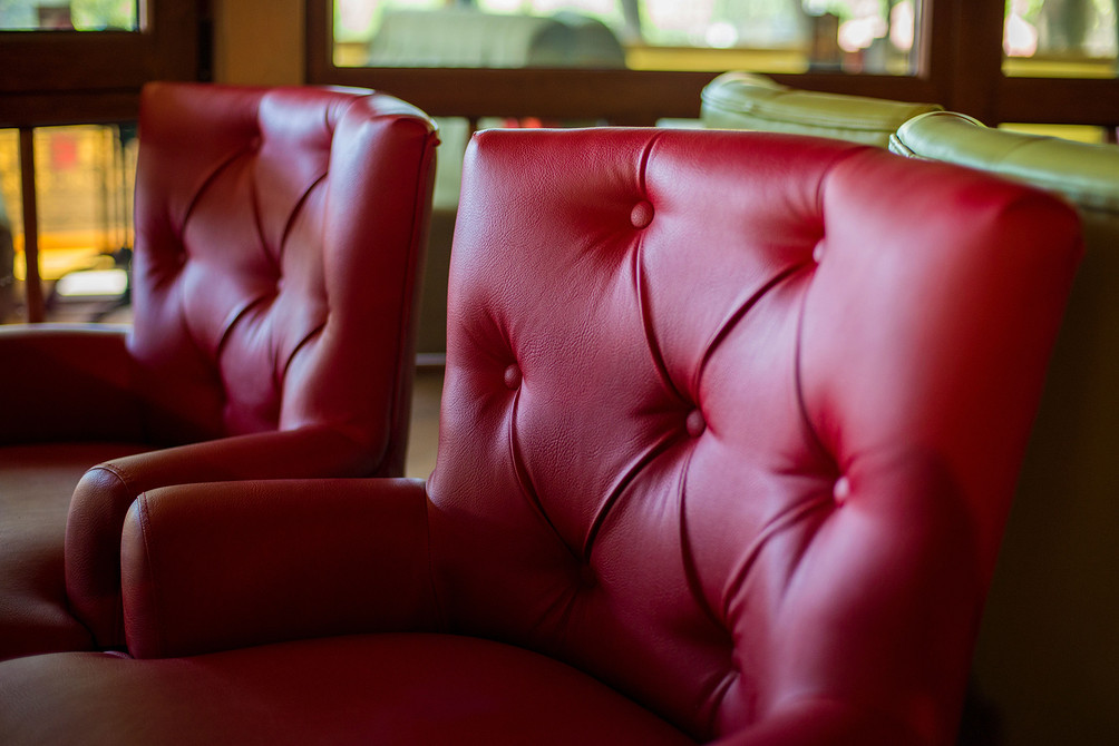 Вишукана каретна стяжка в техніці капітоне: декор меблів своїми руками.