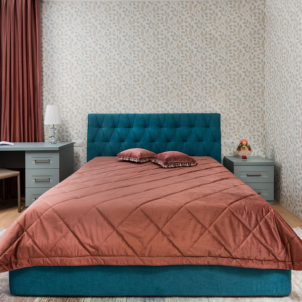 Розкіш каретної стяжки Каретна стяжка капітоне у вітальні 2026: м'які меблі в класичному стилі.