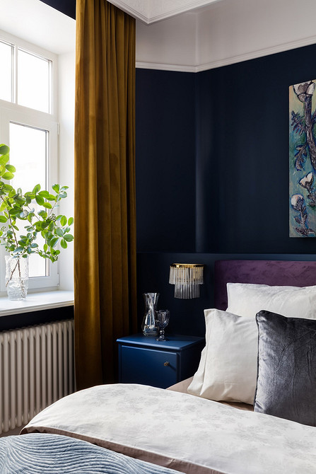 Вінтажні стіл та стільці в сучасній їдальні: поєднання епох в інтер'єрі.