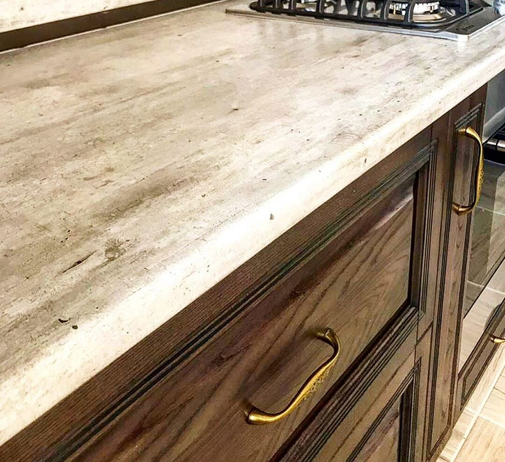 Модернізація кухні: використання морилки для дерев'яних фасадів, щоб створити сучасний та стильний вигляд.