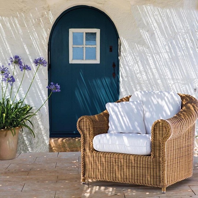 Реставрація дерев'яних садових меблів: шліфування стільця для оновлення своїми руками.