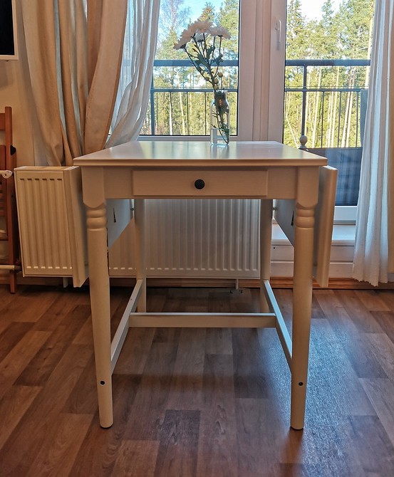 Відновлення старовинного столу: збереження автентичності та сучасні акценти в дизайні.