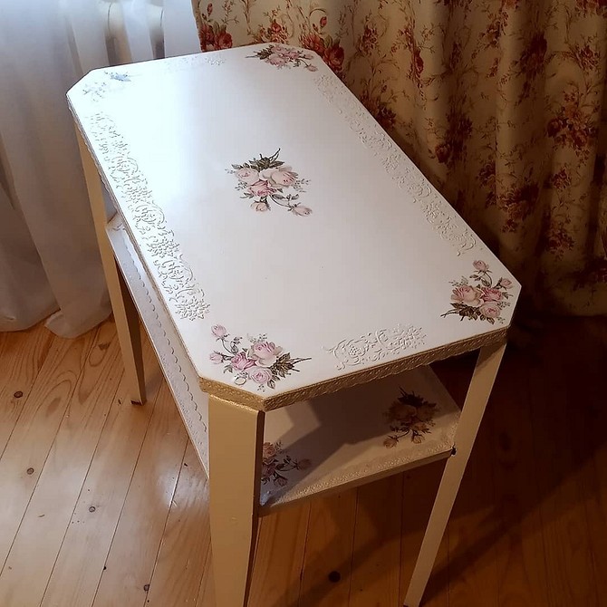 Декорування столу своїми руками: унікальні деталі для персоналізації оновлених меблів.