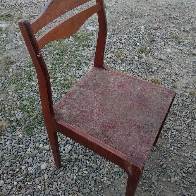 Декор старого стільця: перетворення меблів у стильний елемент домашнього інтер'єру.