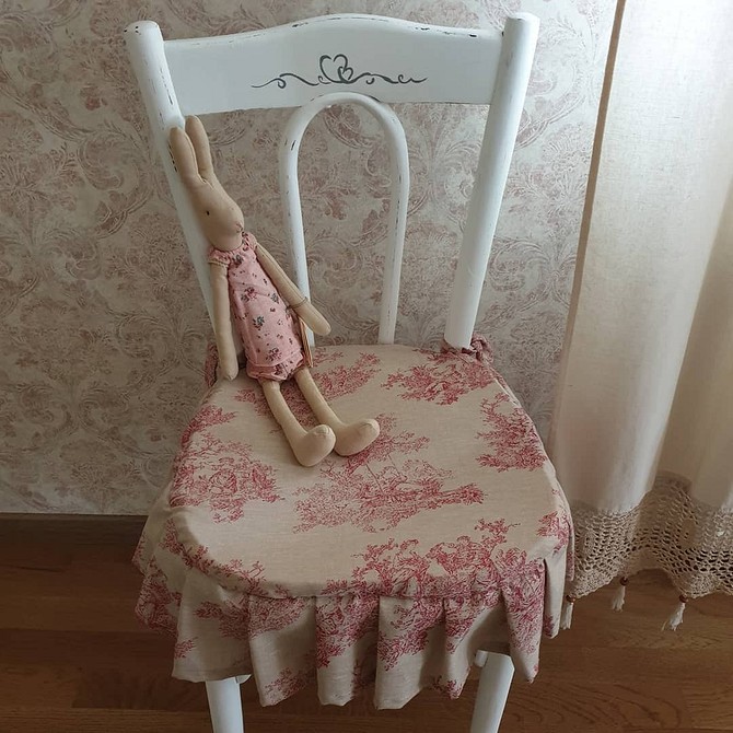 Декорування старого стільця в техніці декупаж: оригінальна ідея оновлення меблів.