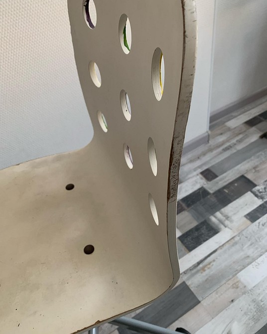 Сучасні ідеї для реставрації старих стільців: яскраві кольори для оновлення інтер'єру.