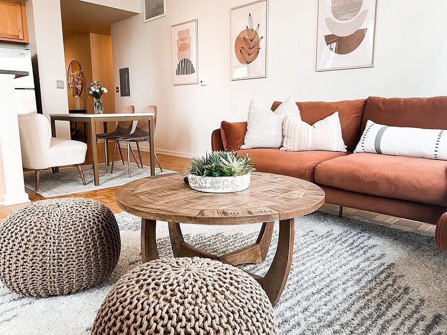 Вибір кольору дивана в залежності від кольору стін: поради дизайнерів.