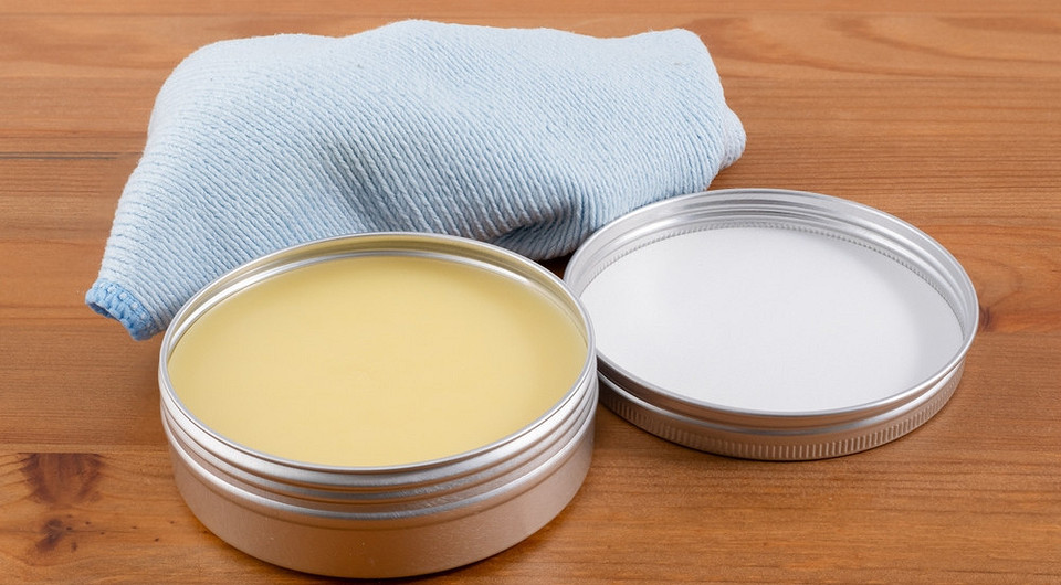 Полірування дерев'яних меблів вдома: відновлення блиску старої шафи своїми руками.